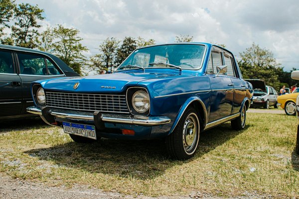 Transform Your Basic T-Shirt into a Stylish Look for Trendy London Adventures